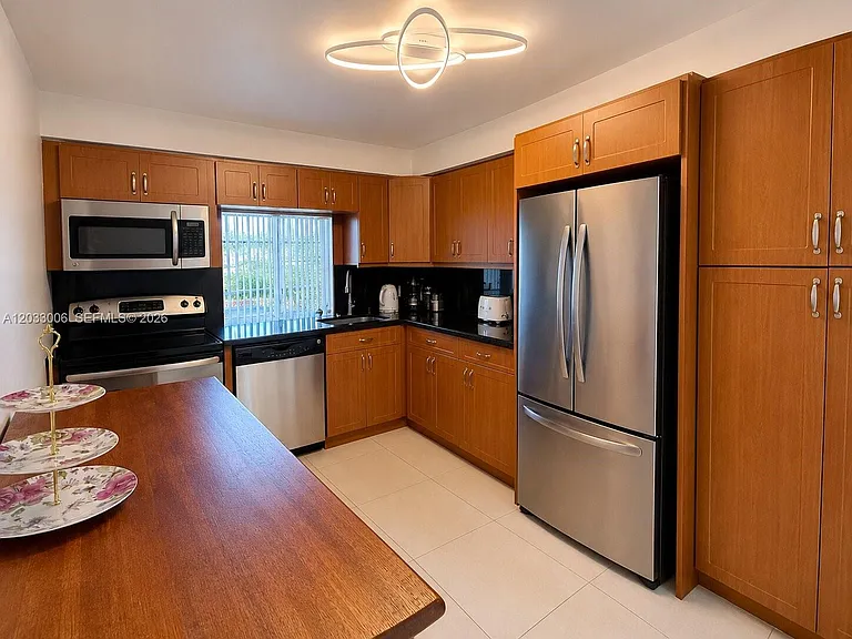 1000 Parkview Dr #415 — Photo 11