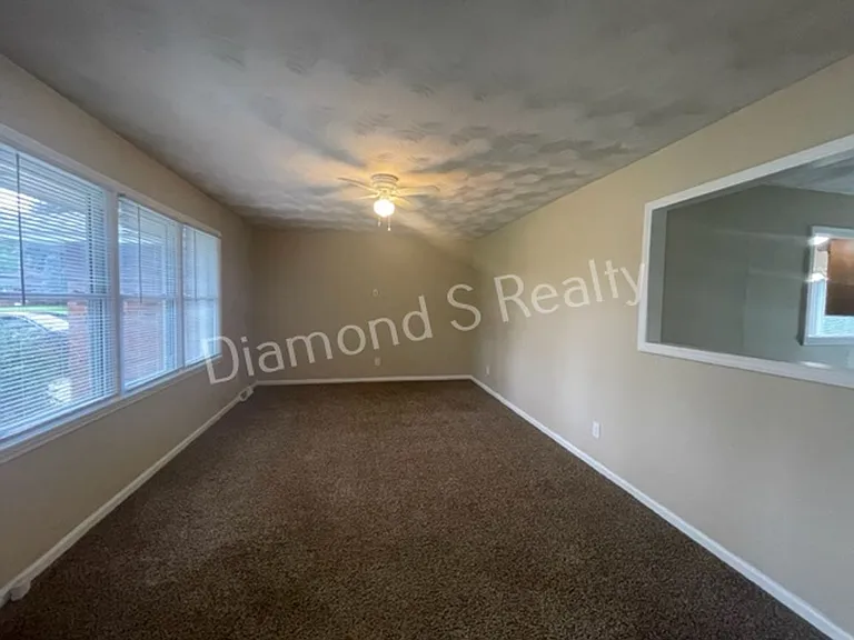 2749 W Buena Vista St — Photo 5