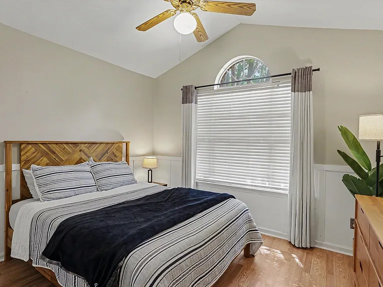 2576 Yarmouth Ln — Photo 6
