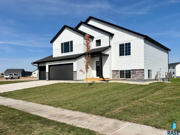 6220 W Goldberg Dr, Sioux Falls, SD 57107