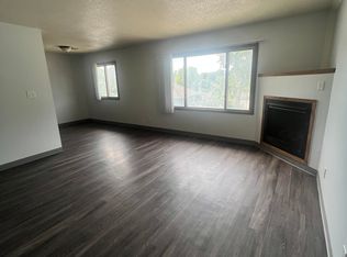 1611 Center Point Rd NE #2, Cedar Rapids, IA 52402