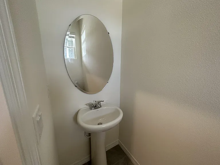 1204 Draintree St — Photo 4