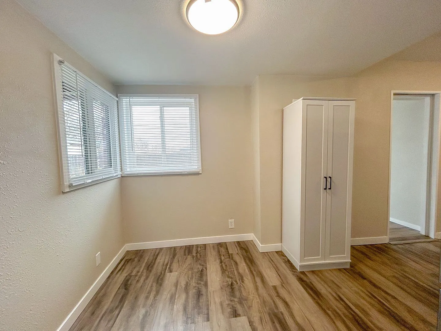 4 bed, 1.5 bath, 1448 sqft, $2,895 — Photo 4