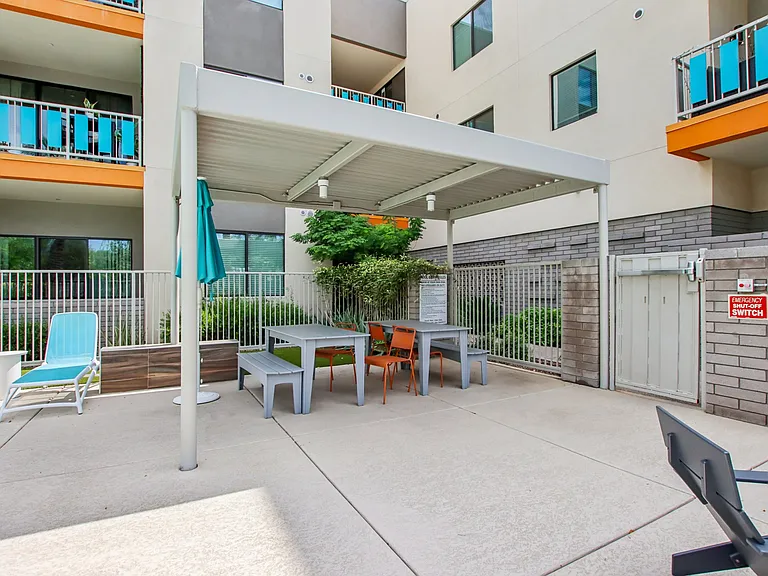 Clayton on Highland — Photo 46