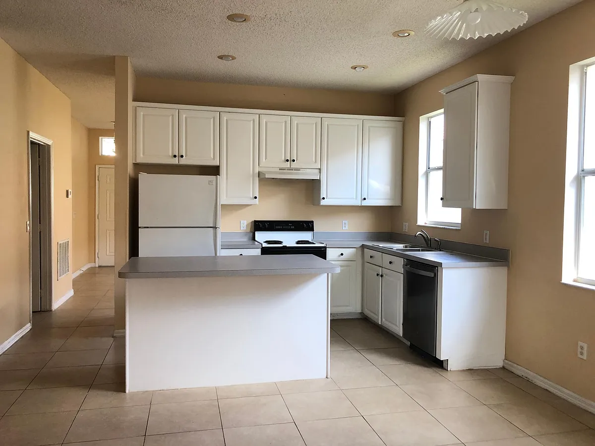 Building Photo - 906 Glen Abbey Cir