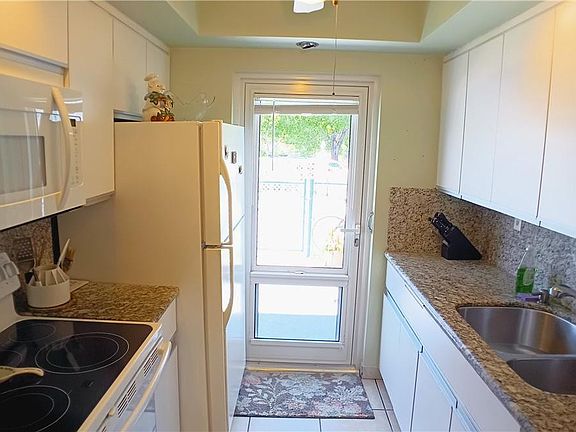 5th image of 1401 SE 7th Avenue #2