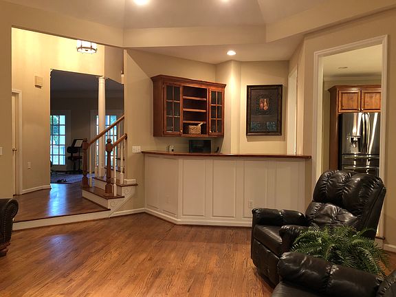 3rd image of 3117 Olde Towne Ln