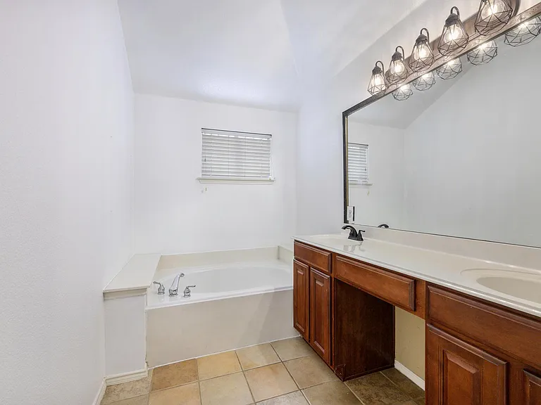 11146 Clearstream Ln — Photo 3
