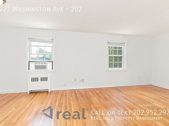 3rd image of 2221 Washington Ave APT 202