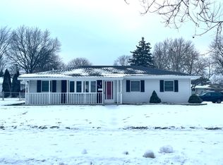 690 W Berkley Ln, Hoffman Estates, IL 60169