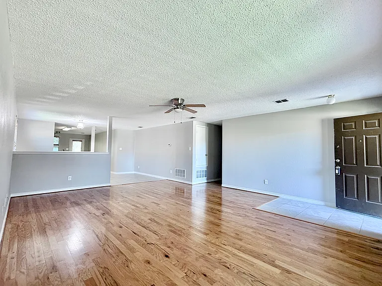 1620 Flagstone Ln — Photo 5