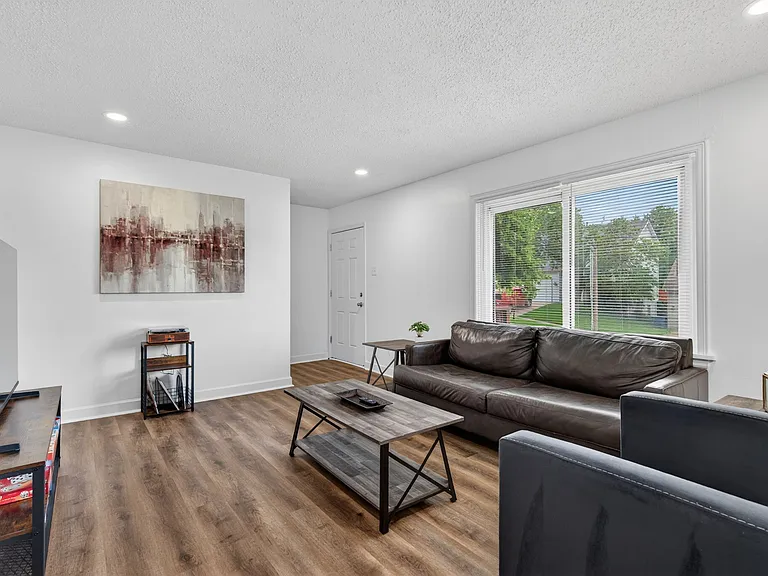 16 Lansing Ave — Photo 10