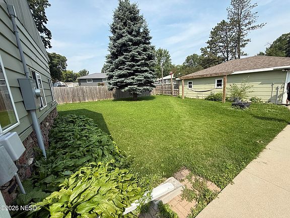 5th image of 211 10th Ave NE