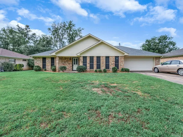 317 Hollie Cir, Sulphur Springs, TX 75482