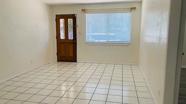 363 Orchard Ave — Photo 2