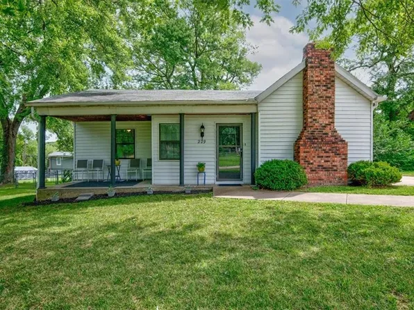 229 N Crescent Ave, Independence, MO 64053