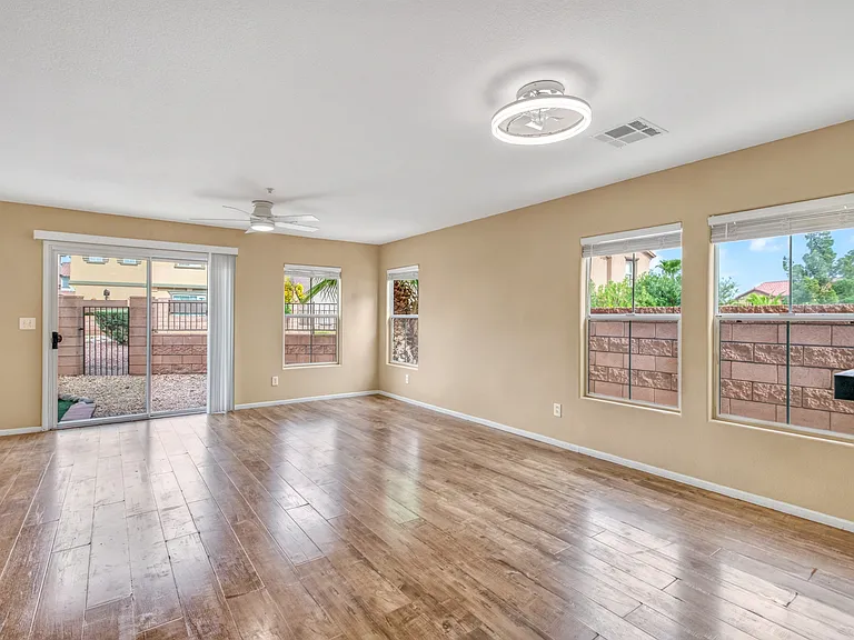 1089 Paradise Coach Dr — Photo 22