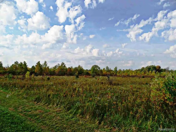 9147 E Corunna Rd, Flint, MI 48532