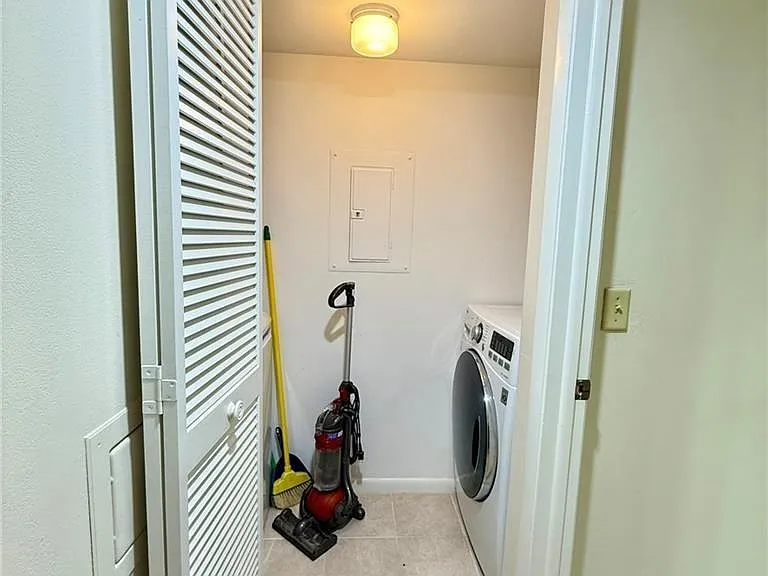 57 High Point Cir W #201 — Photo 14