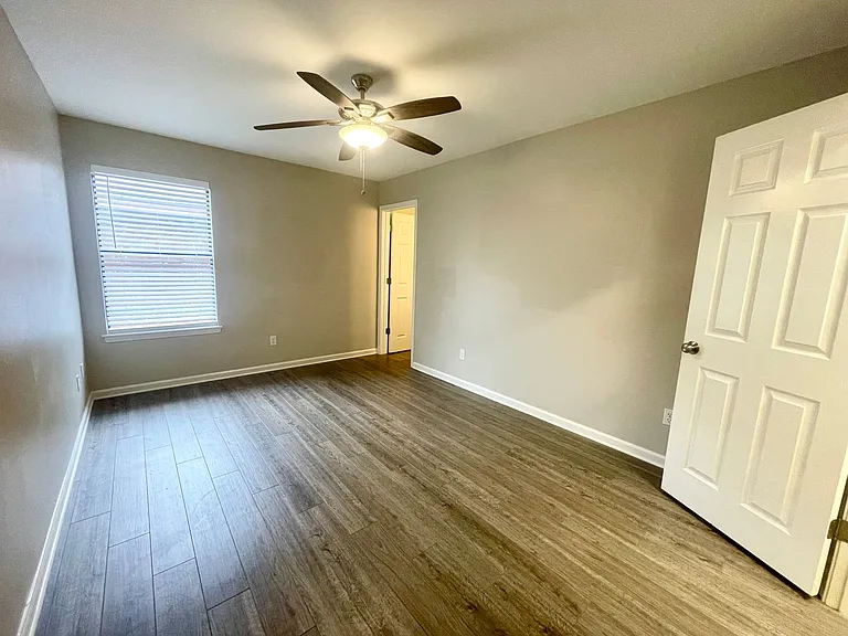 525 S Oak St — Photo 17