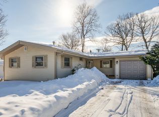 2407 Sunset Ln, Lindenhurst, IL 60046