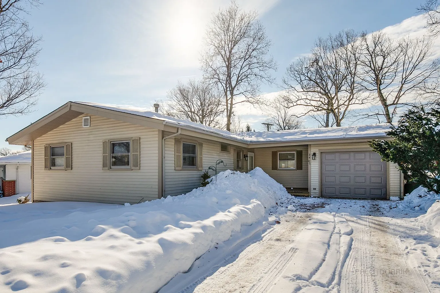 2407 Sunset Ln photo 1