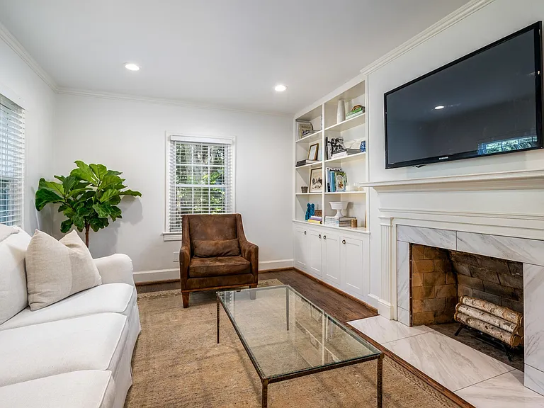 2319 English Village Ln — Photo 6