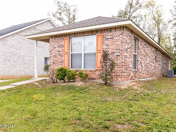 2nd image of 2900 Magnolia Ct