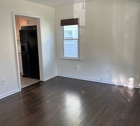 4th image of 1561 E Granet Ave