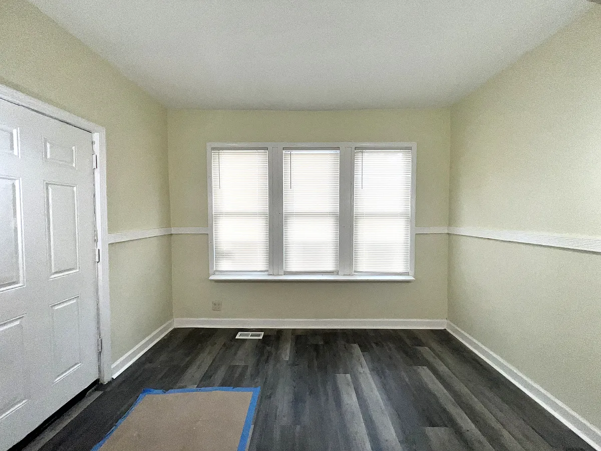 Building Photo - 1233 W 71st Pl