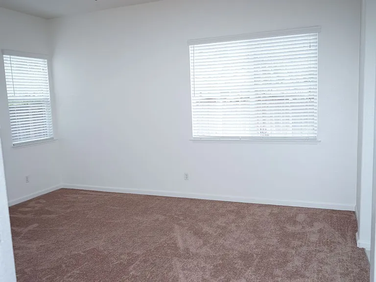 467 E Legacy Dr — Photo 14