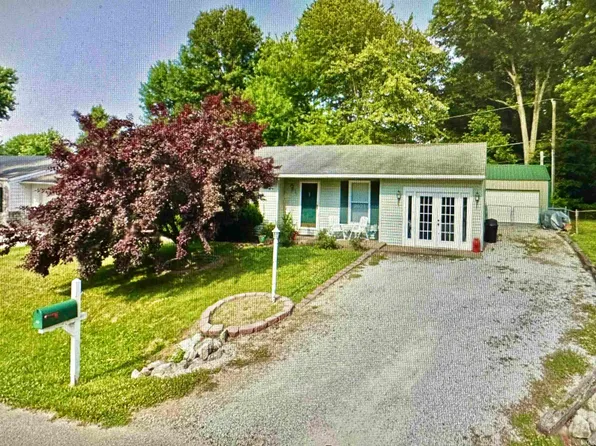 705 Wilson Sq, Elberfeld, IN 47613