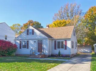 2070 Northview Rd, Rocky River, OH 44116