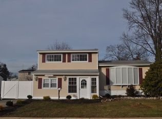 86 Woodview Dr, Old Bridge, NJ 08857