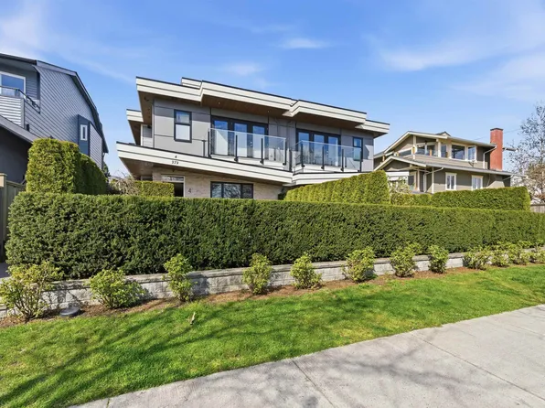 272 E 9th St #1, North Vancouver, BC V7L 2B1