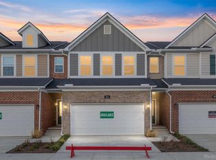 811 Balmoral Ln, Troy, MI 48085