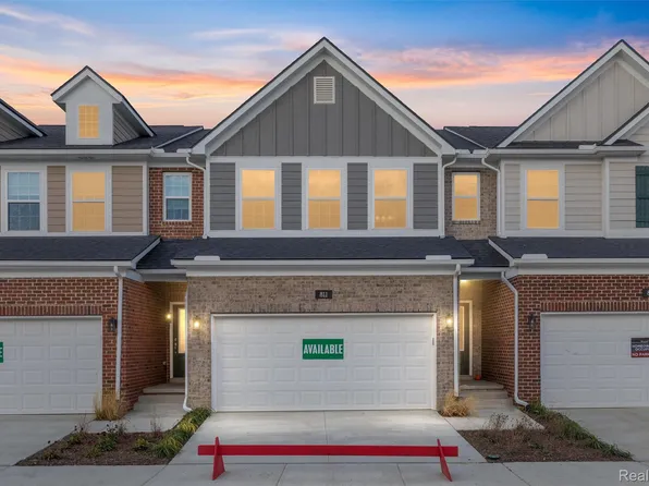 811 Balmoral Ln, Troy, MI 48085