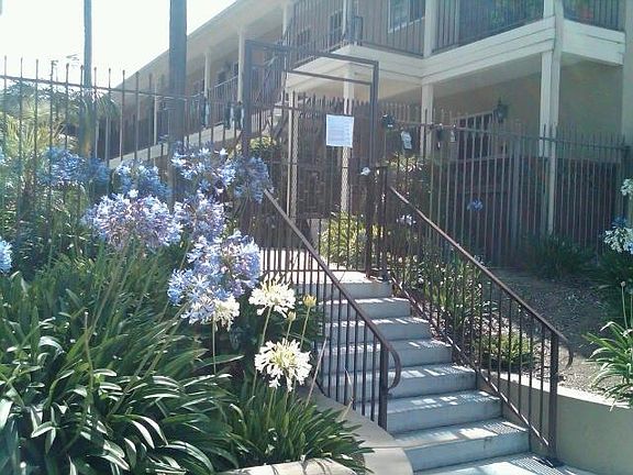 5th image of 921 E 4th St Unit 17