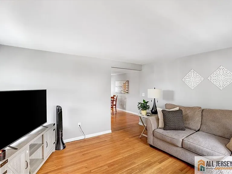 52 Saint Ann St #2-F — Photo 10