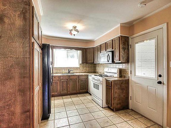 5th image of 2820 Bolch St