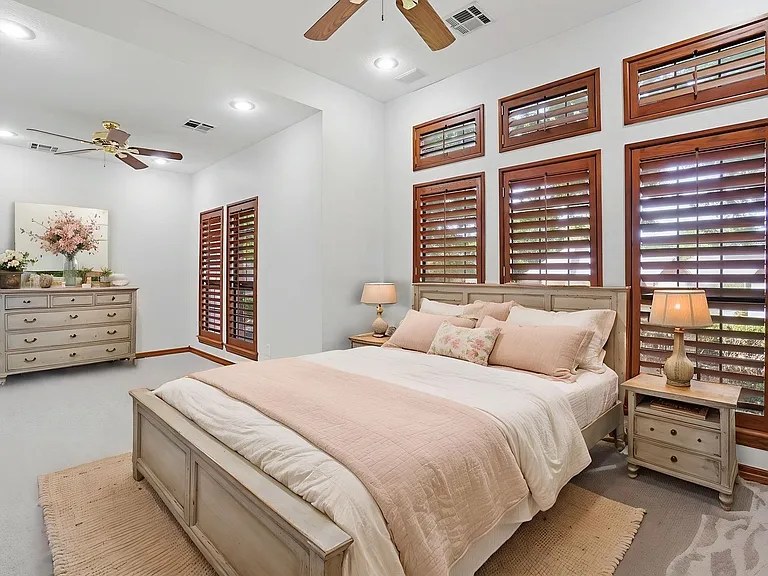 3102 NE Heritage Dr — Photo 10