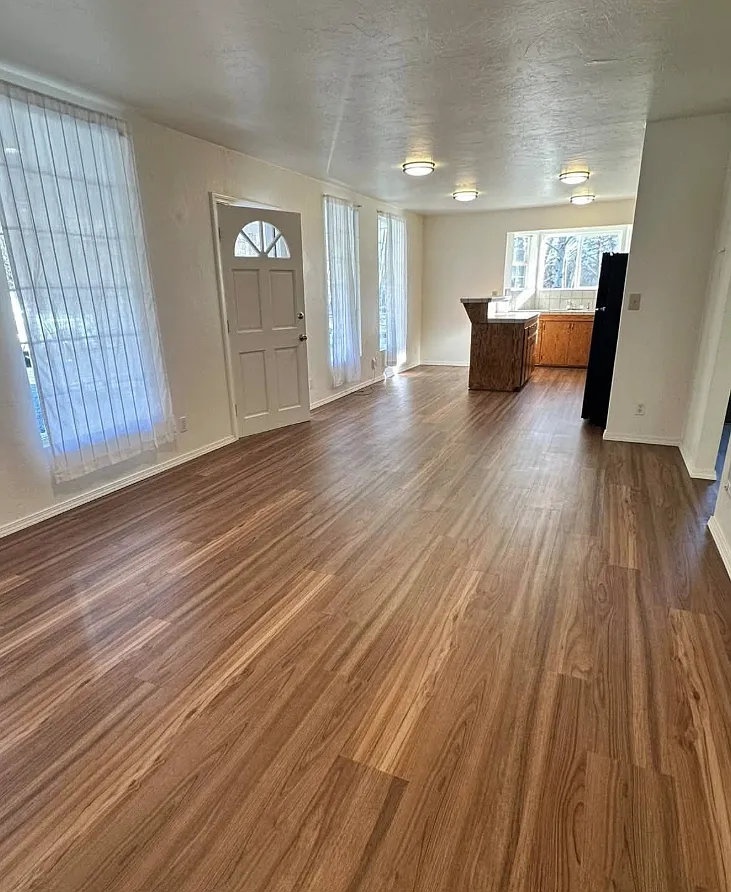 2 bed, 1100 sqft, $2,100 — Photo 3