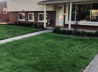 9743 Pere Ave, Livonia, MI 48150