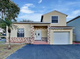 8216 NW 192nd Ter, Hialeah, FL 33015