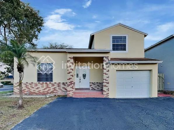 8216 NW 192nd Ter, Hialeah, FL 33015