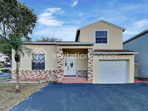 8216 NW 192nd Ter Photo 1