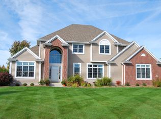 N33W33280 Maplewood Rd, Nashotah, WI 53058