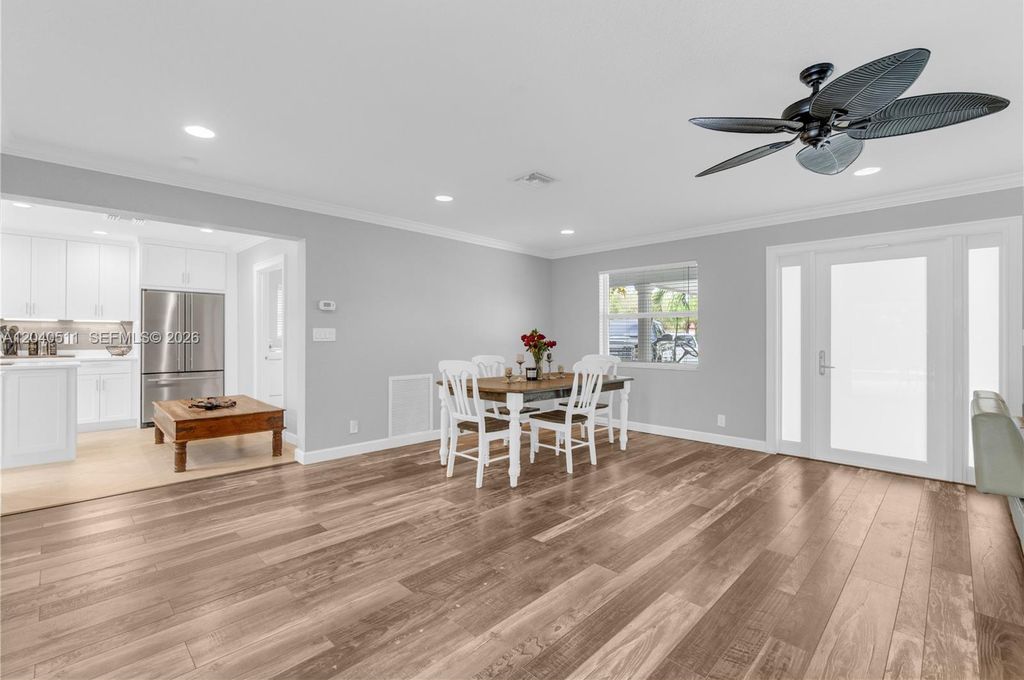 1405 SW 4th Ter, photo 3