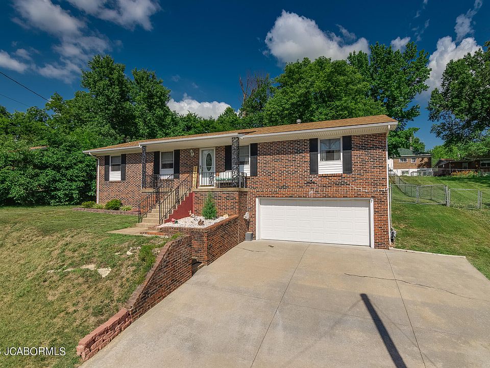 1st image of 800 Belair Dr