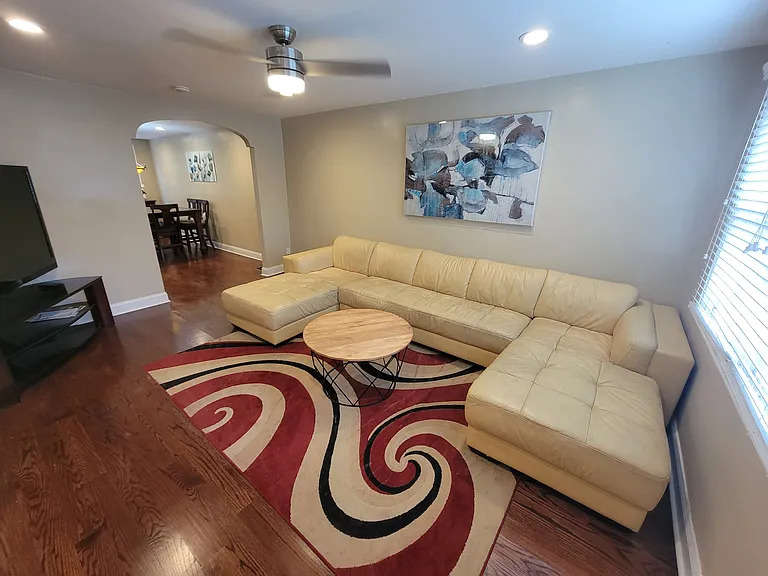 614 E Tabor Rd — Photo 2